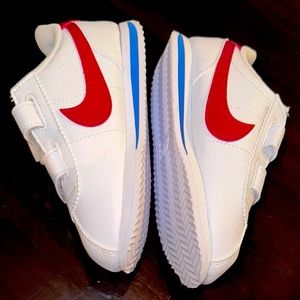 Nike Cortez Boys Shoes.